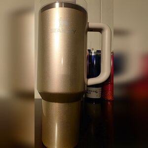 Stanley Tumbler- Honey Talks